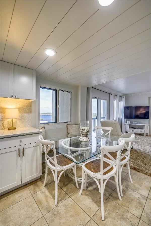 Pinnacle Port A502 - Updated 3 Bedroom 3 Bathroom Sleeps 8, Free Fun! Boat Ramp Access! *